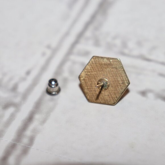 ✨ Vintage Gold & Faux Pearl Post Earrings · 0.75" · Timeless Charm 🤍 - Picture 2 of 5